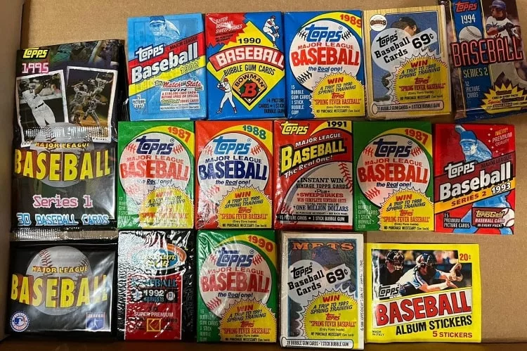 Variety pack of vintage baseball trading card from Topps